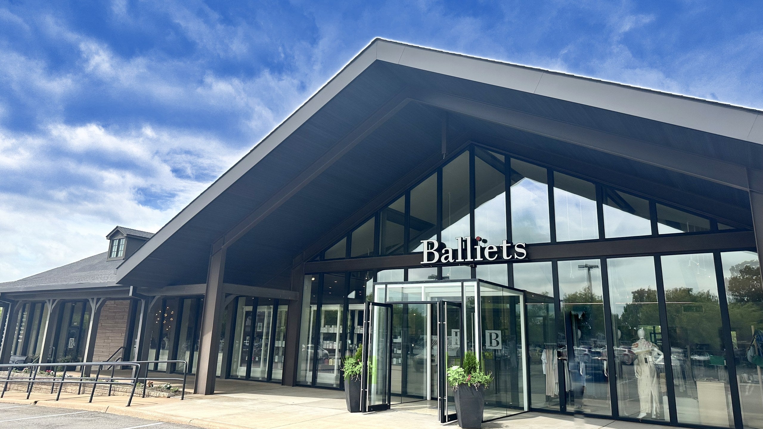 Balliets luxury boutique storefront at Nichols Hills Plaza, Oklahoma City